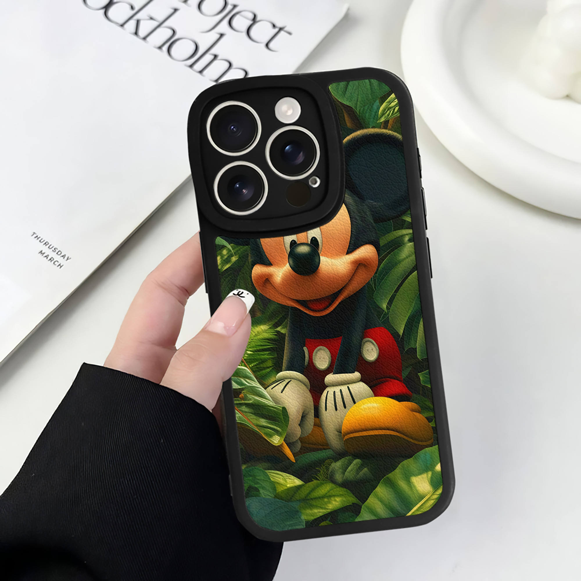 （画像用） ミッキーマウス Mickey Mouse 【iPhone 16シリーズ対応】シリコンスマホケース（レザー調） 材質：シリコン